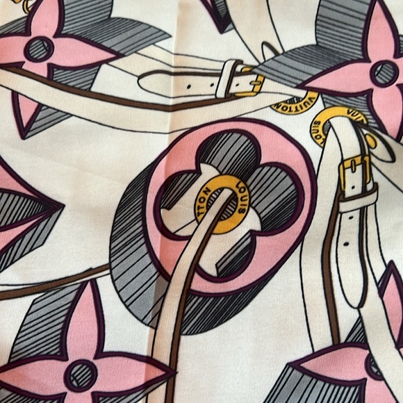 Gorgeous new with tags Louis Vuitton scarf - Picture 5 of 8